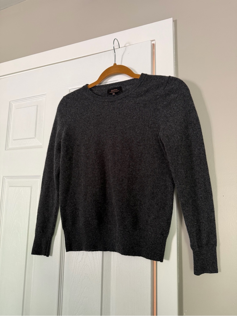 Quince 100% Cashmere Mongolian Grey Super Soft Sweater - Picture 6 of 7